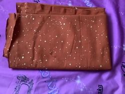 ZBYTEK ÚPLET - zlaté puntíky na cihlové 58 cm 
