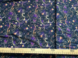 ZBYTEK KAZOVÁ  legínovina/úplet  milk silk  vzor potisk zlaté hvězdy a ornamenty na tmavé - KAZ NA ČÁSTO SVĚTLEJŠÍ TISK A U KRAJE SVĚTLEJŠÍ ČÁRKY VIZ FOTO - 21 CM