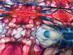 KAZOVKA Silky  umělé hedvábí fialový mramor - z jedné strany světlé čáry viz foto