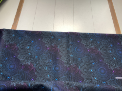 ZBYTEK jarní softshell potisk TMAVÁ MANDALA  - 105 CM, KAZ - SVĚTLÉ ČÁRY
