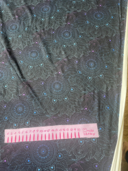 KAZOVKA legínovina/úplet milk silk  vzor MANDALA NA TMAVÉ - kopie